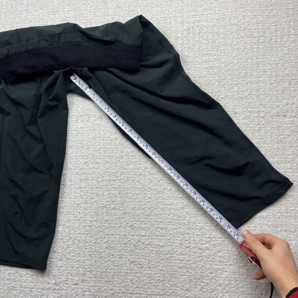 MEC Mountain Equipment Co-op Black Capri Tech Pants Womens Size 6 Hiking Outdoor - Picture 9 of 12